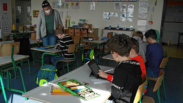 Notbetreuung in der Jakob-Gretser-Schule: Lehrerin Anne Beran war neben ihrer Arbeit als Klassenlehrerin der 2b auch in einer der sechs ...