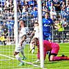 Hier durften die Villinger noch hoffen: Nedzad Plavci (links) drückt den Ball zum 1:1-Ausgleich über die Linie. Schalkes Schlussmann ...