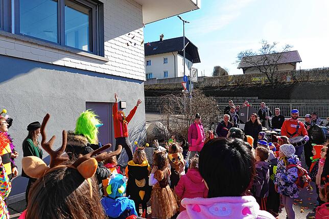 Sichtlich gerührt &ndash; der Bürgermeister lies es Gummibärchen regnen.