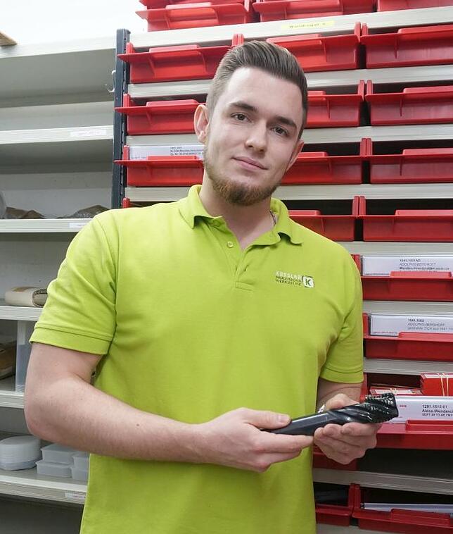 Berufstätigkeit und Studium in der Heimat: Der ausgebildete Groß- und Außenhandelskaufmann und BWL-Student Kai Würtenberger (22) aus ...