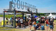 Am Freitagnachmittag öffnete das Southside offiziell seine Pforten und die Besucher strömten von den Zeltplätzen auf das Festivalgelände.