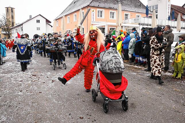 Bild 22: 29 Gruppen beim Jubiläumsumzug in Mühlhofen