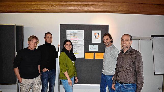 Die Jury – bestehend aus (von links) Michael Stehle, Michael Gut, Lena Gleisner, Sebastian Fritz und Ralf Scharbach – hat entschieden, ...