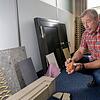 Roland Drewans koordiniert die Arbeiten rund um die Außenwand des Hotel Viktoria. Da man die denkmalgeschützte Fassade aus statischen ...