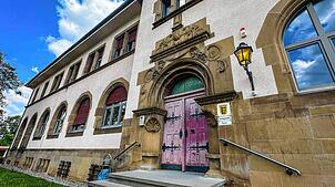 Im Sitzungssaal des Amtsgerichts Stockach mussten sich gleich zwei Personen wegen Veruntreuung und Vorenthaltung von Arbeitsentgelt ...