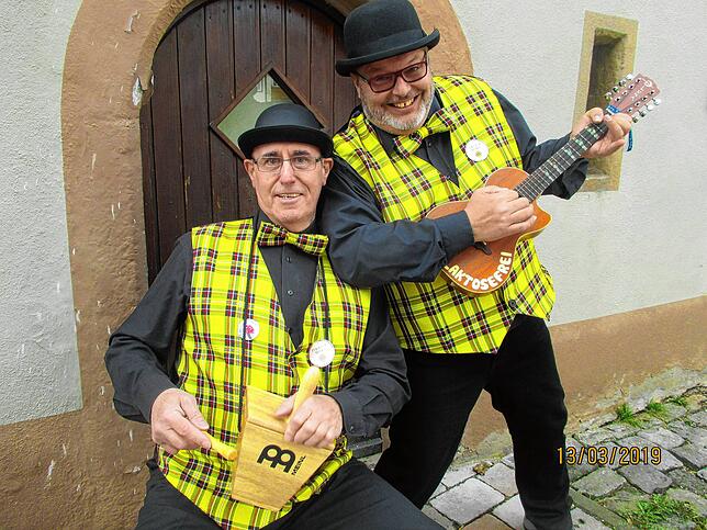 Das Duo Laktosefrei tritt in der Waldauschänke auf.