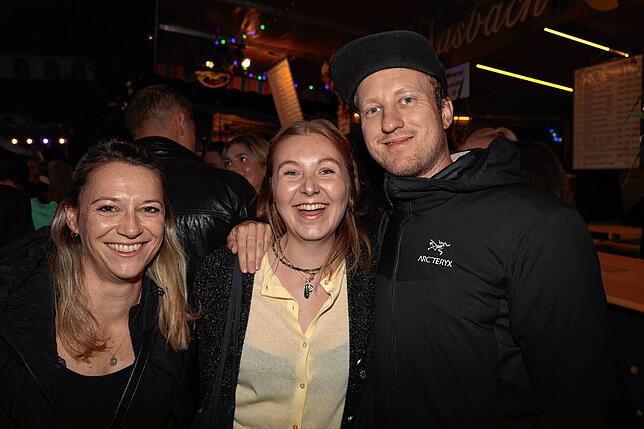 Bild 29: Beim Konstanzer Weinfest 2025 steigt schon am Eröffnungsabend die Stimmung - Die schönsten Bilder