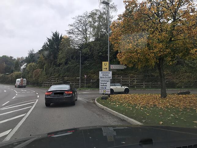 Umleitung folgen: Wer in Richtung Kaufland will, soll den Umleitungsschildern über die B&nbsp;500 und dann in die St.&nbsp;Blasier ...