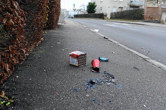 Während das Tageslicht in den Vorjahren häufig ganze Straßenzüge und Gehwege voller Müll aufzeigte, war auch das in diesem Jahr anders. ...