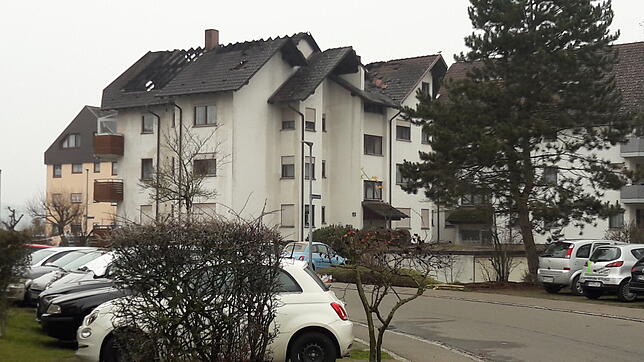 Bei einem Dachstuhlbrand in der Silvesternacht wurde ein Mehrfamilienhaus in Rielasingen-Worblingen unbewohnbar. Personen wurden nicht ...