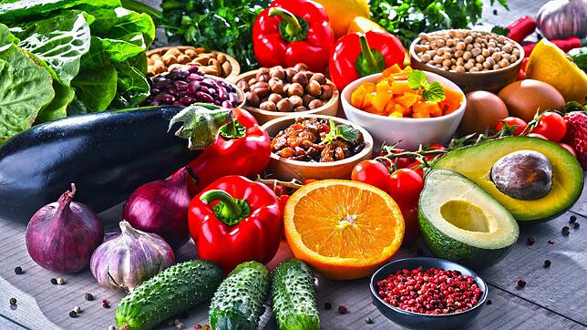 30 Pflanzen in der Woche essen – genug Auswahl gibt es rund um pflanzliche Lebensmittel.