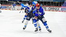 Philip Feist (rechts) und die Schwenninger Wild Wings können sich trotz eines starken Auftritts nicht belohnen und verlieren gegen ...