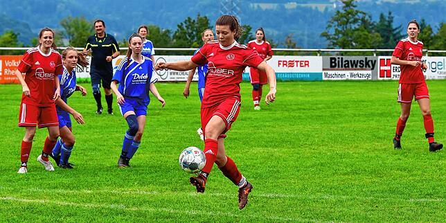 Bild 26: Fußballerinnen des SV Niederhof startet mit deutlichem 11:0-Derbysieg gegen die SG Hotzenwald in die neue Landesliga-Saison