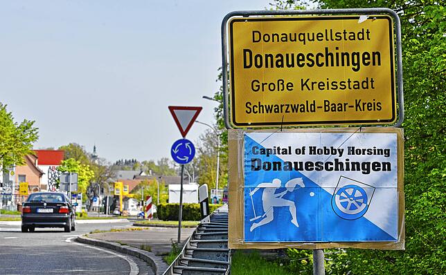 Maischerz in Donaueschingen: Über den Stellenwert von Donaueschingen als Reitturnierstadt machten sich Maischerzbolde lustig, die am ...