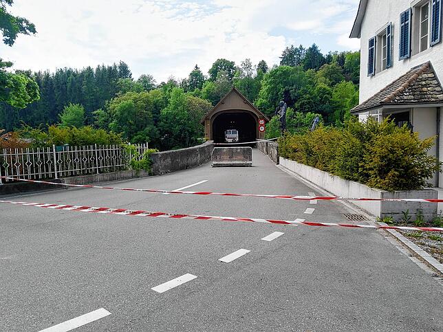 Bild 2: Von Bauzaun zu Bauzaun, von Betonsperre zu Betonsperre: Eine Schweiz-Reise in Bildern entlang der geschlossenen Grenze von Jestetten bis Basel