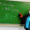 Unterricht mit Mütze und Schal: Die GEW fordert bessere Schutzkonzepte an den Schulen. Bild: GEW
