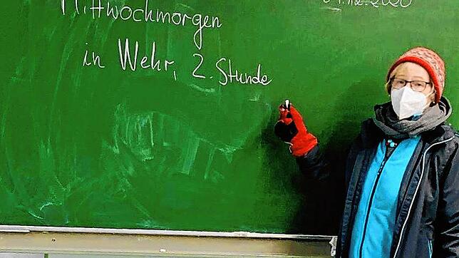 Unterricht mit Mütze und Schal: Die GEW fordert bessere Schutzkonzepte an den Schulen. Bild: GEW