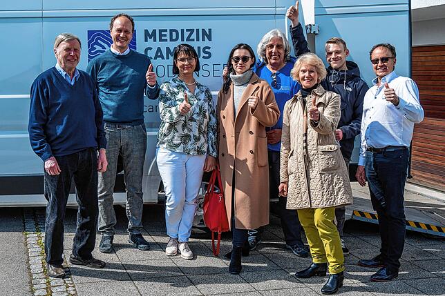 Sie alle waren an der Spendenaktion der Frauenselbsthilfe Krebs mit Sitz in Meersburg beteiligt, um Krebsmedikamente in die Ukraine zu ...