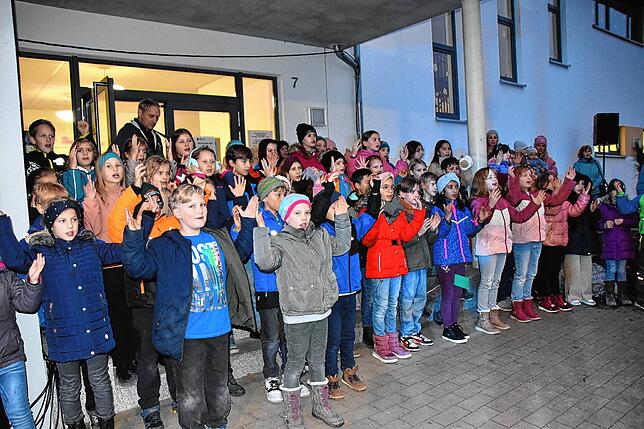 Bild 4: Martinsmarkt der Eigeltinger Schule