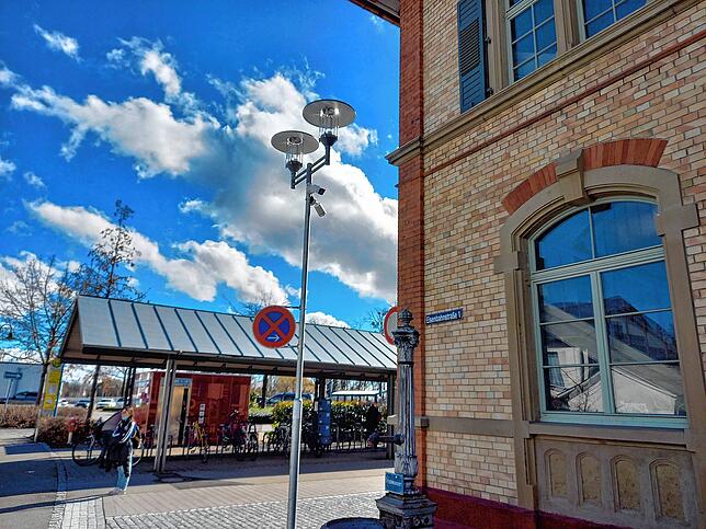 Bringt die Video-Überwachung am Bahnhof etwas? Schwer zu sagen, sagt Stitzenberger. Einerseits könne sie durchaus abschrecken. ...