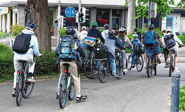 Bitte aufstellen! Die Radwege am Zähringerplatz sind völlig überlastet.