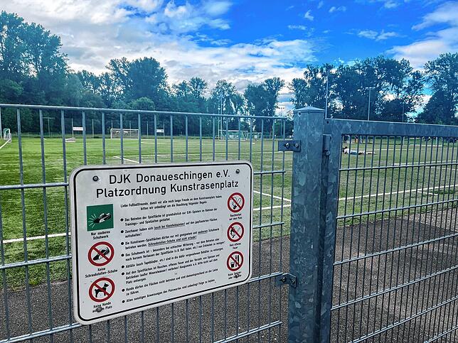 Der Sportplatz der DJK Donaueschingen steht nicht nur für sportliche Aktivitäten, sondern auch für das Bestreben, sichere ...