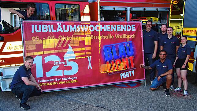 Sie freuen sich auf das große Fest der Feuerwehrabteilung Wallbach am 5. und 6. Oktober: Christoph Lewe im Fahrerhaus, der ...