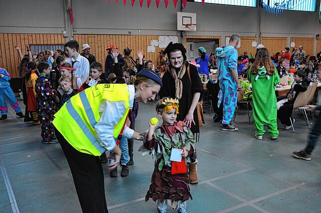 Bild 9: Viel Spaß beim Kinderball in Leimbach