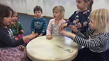 Bei den Musikzwergen und der Trommelgruppe des Chors Binzgen soll bald mit neunen Instrumenten musiziert werden. Bild: privat