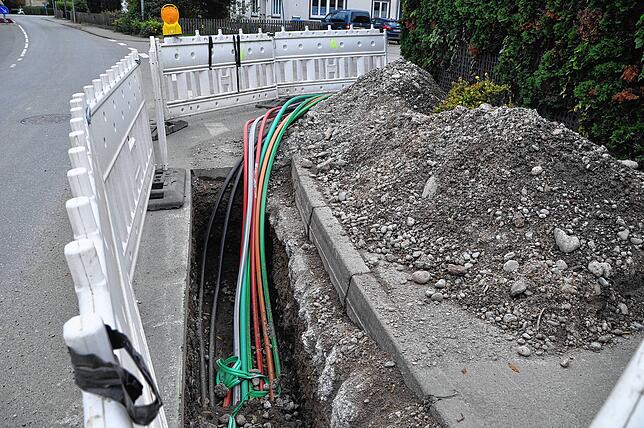 In der Heiligenbergstraße in Ahausen wurde bereits im Oktober des vergangenen Jahres mit dem Verlegen der Glasfaserkabel begonnen.