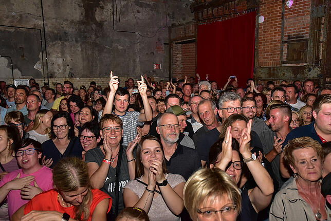 1800 Besucher feiern im Kraftwerk in Rottweil beim Konzert von Beatrice Egli.