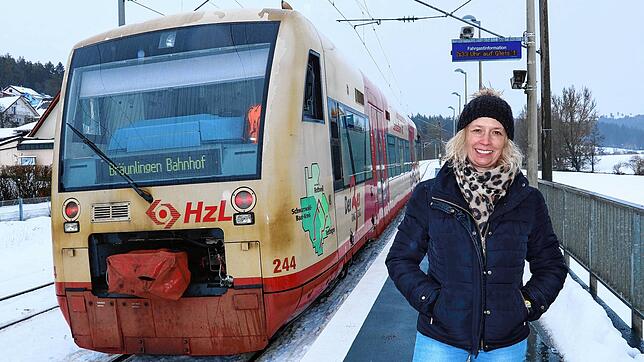 Eva-Maria Hasenfratz zahlt jeden Monat mehr als 100 Euro, damit ihre vier Pflegetöchter mit dem Ringzug nach Donaueschingen kommen. ...