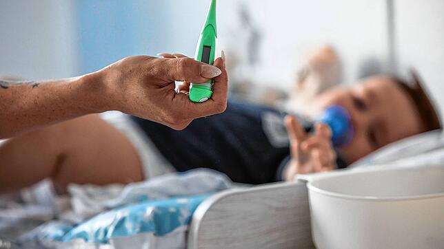 Fieber, Husten, ein rasselnder Atem: All das kann auf eine RSV-Infektion des Kindes hindeuten. In Südbaden steigen die Infektionsfälle ...