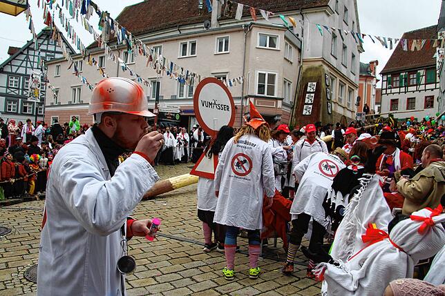 Vumesser in Aktion beim Schmotzigen in Meßkirch.