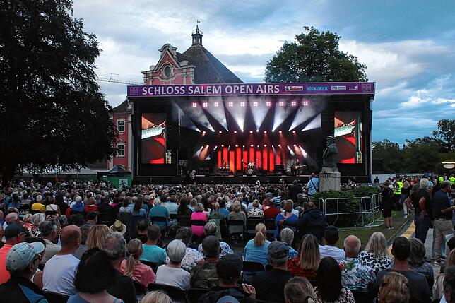 Er hat auch im Süden Deutschlands seine Fans: Sting spielt in Salem vor 6500 Besuchern.