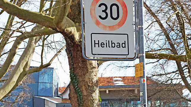 Nach wie vor ist das staatliche Prädikat Kneippheilbad in Gefahr. Das jüngste Gutachten und die Mahnung des Regierungspräsidiums ...