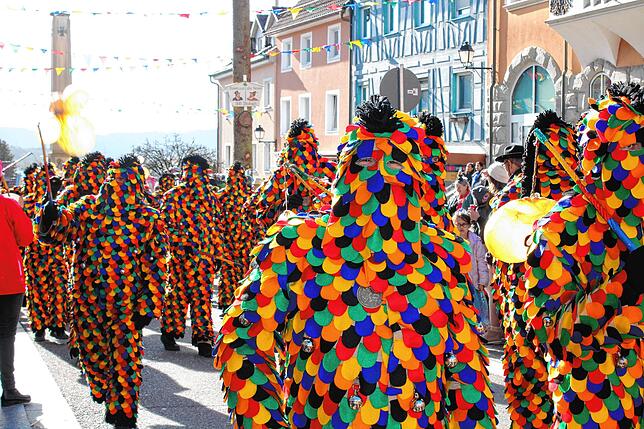 Bild 11: Kinderumzug und Setzen des Kindernarrenbaums in Stockach (Teil 1)