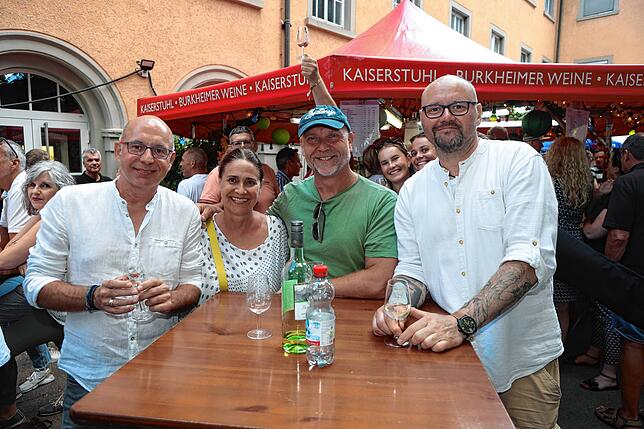 Bild 1: Bilder vom Weinfest Konstanz 2024: Feiern auf dem Stephansplatz