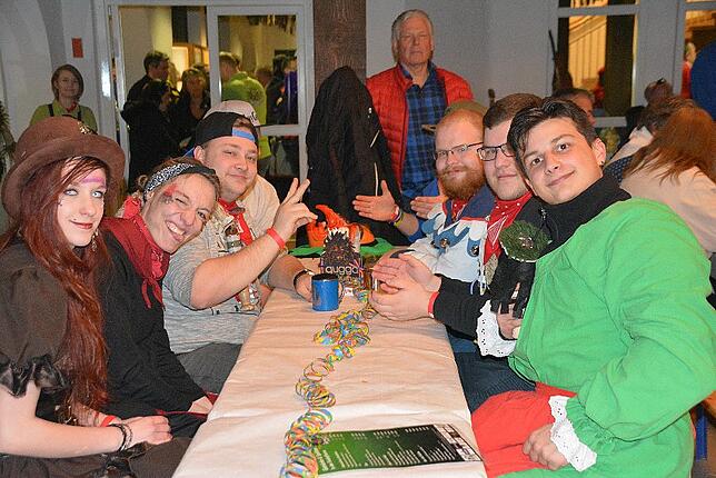 Bild 26: Narrentreffen der Urviecher-Zunft: Bilder vom Bunten Abend