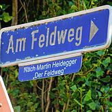 &bdquo;Am Feldweg&ldquo; wurde nach der bekannten Schrift von Martin Heidegger benannt.