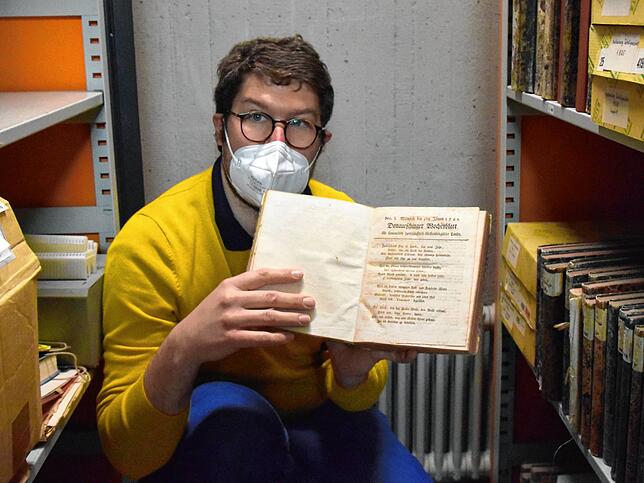 Bild 13: Zeitungsbände aus mehr als 200 Jahren: Eindrücke aus dem Stockacher Stadtarchiv