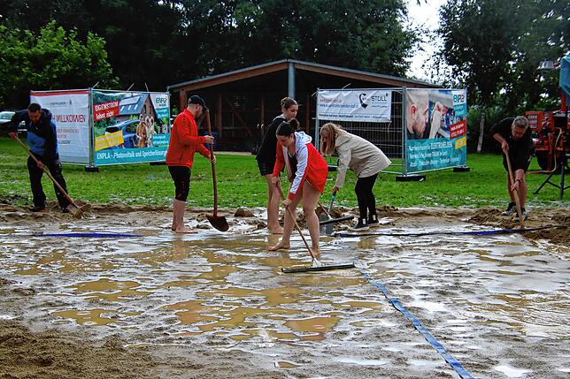 Bild 5: Viel Regen, wenig Sonne: Handballer ziehen ihr Turnier durch