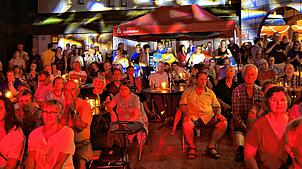 Lichterspiel an einem schönen warmen Sommerabend im Innenhof des Jugendhauses: Das Festival bekommt das Prädikat „Rundum gelungen“.