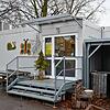 Neben der Mehrzweckhalle Markdorf-Leimbach stand die Container-Kita, die eigentlich im Friedrichshafener Stadtteil St. Georgen aufgebaut ...