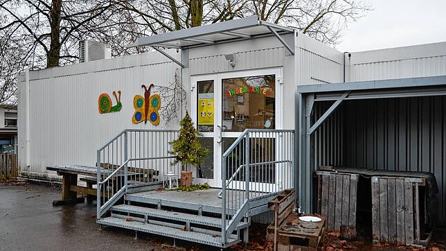 Neben der Mehrzweckhalle Markdorf-Leimbach stand die Container-Kita, die eigentlich im Friedrichshafener Stadtteil St. Georgen aufgebaut ...