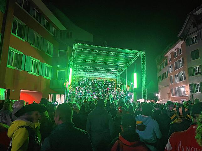 Bild 12: Guggenmusiken heizen ordentlich ein