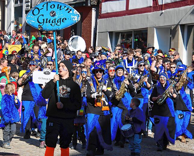 Die O-Town-Gugge aus Otterswang sorgte wieder einmal für gute Stimmung, wobei insgesamt die Zahl der Musikkapellen rückläufig ist.