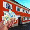 10 Euro hier, 20 Euro da &ndash; die zusätzliche finanzielle Belastung für die Allensbacher läppert sich zusammen. Die Gemeinde erhöht ...
