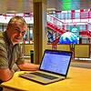 Lehrer Guido Santalucia zeigt, wie Lernen am Thomas-Strittmatter-Gymnasium auch ohne Unterricht funktionert. Die Mittel- und ...
