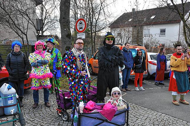 Bild 1: Leimbacher Rathaussturm: Narren übernehmen das Zepter!